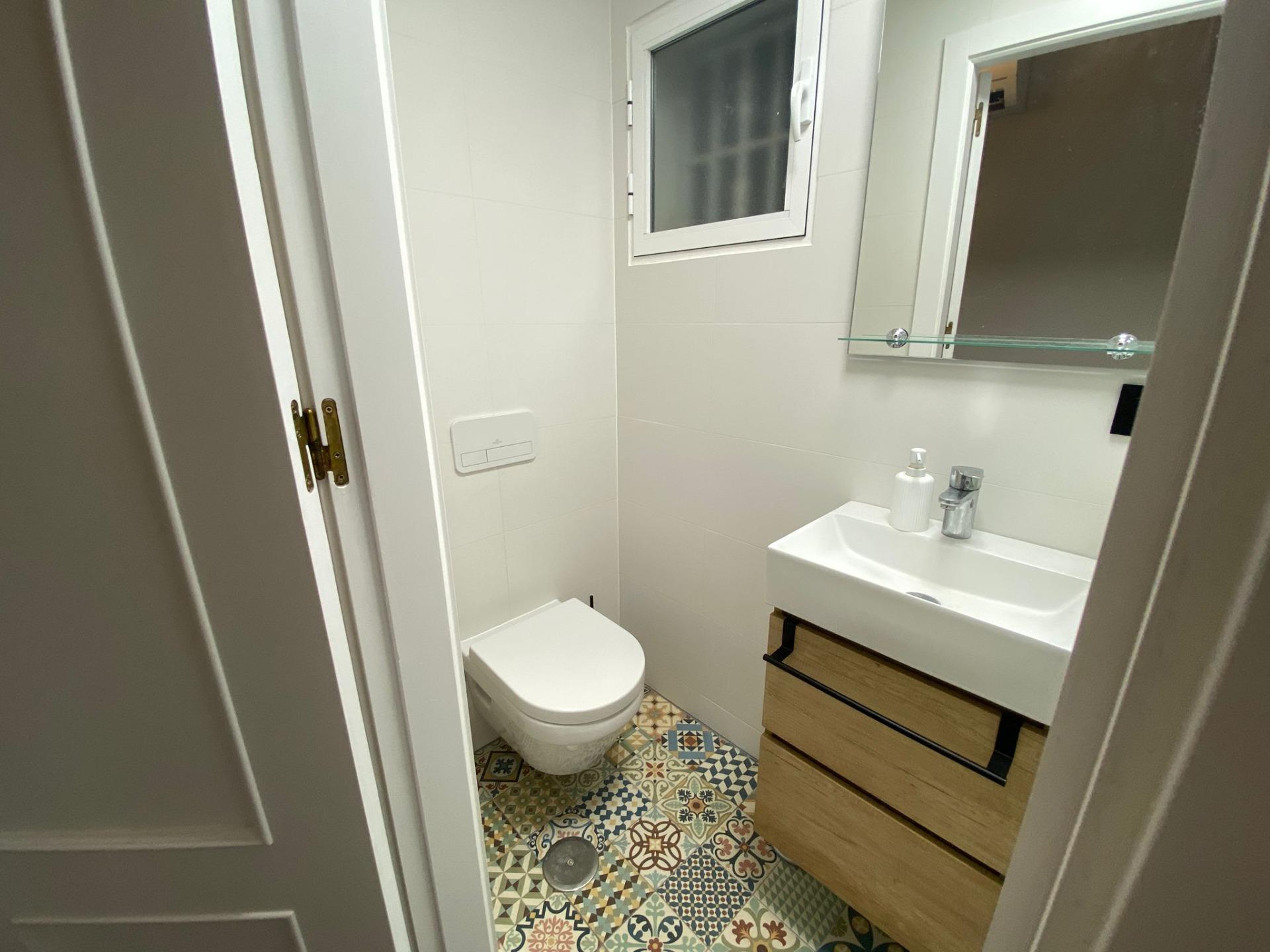 Felújított apartman a Playa del Curánál Torreviejában - Kép 12