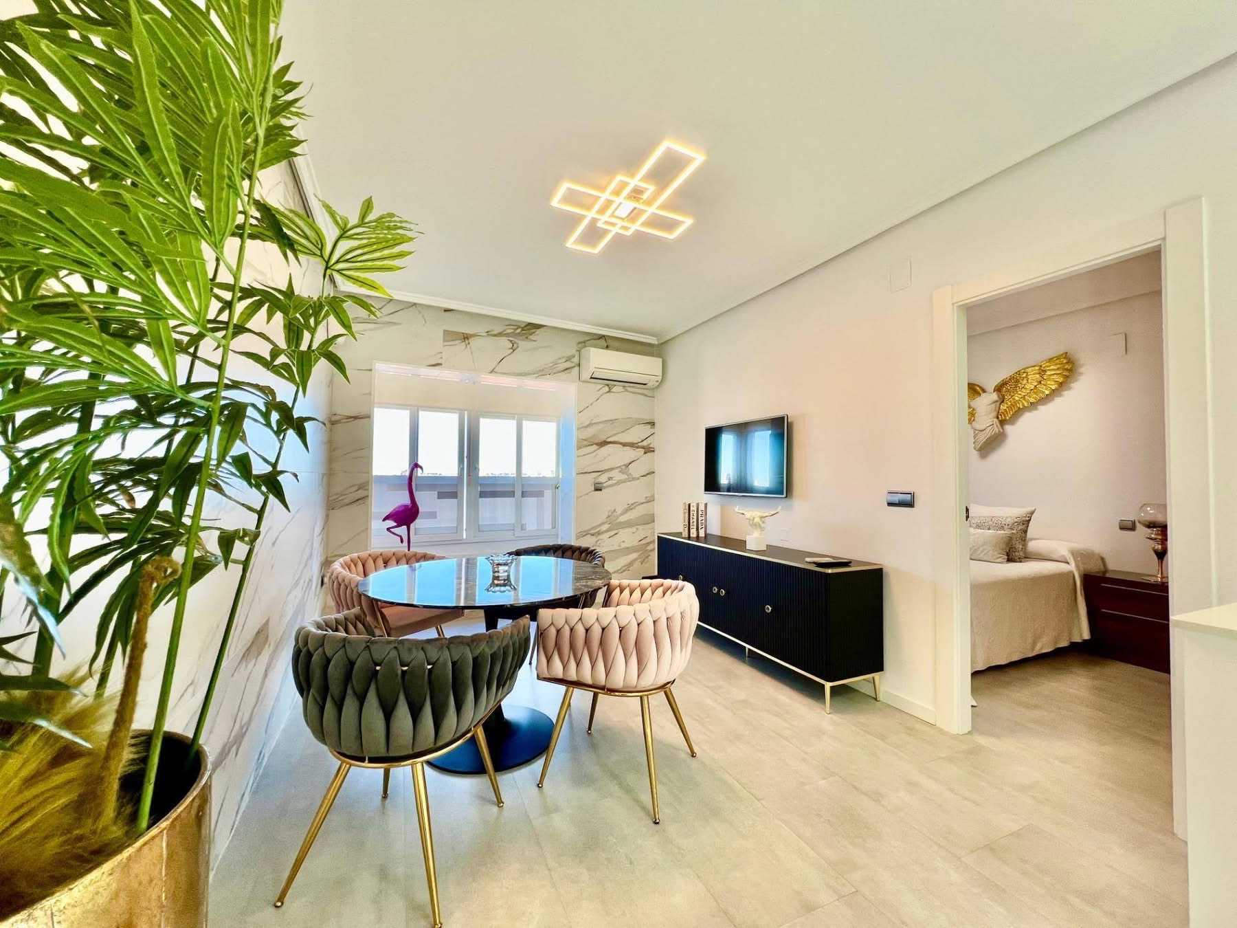 Gyönyörűen felújított és berendezett penthouse - Kép 3